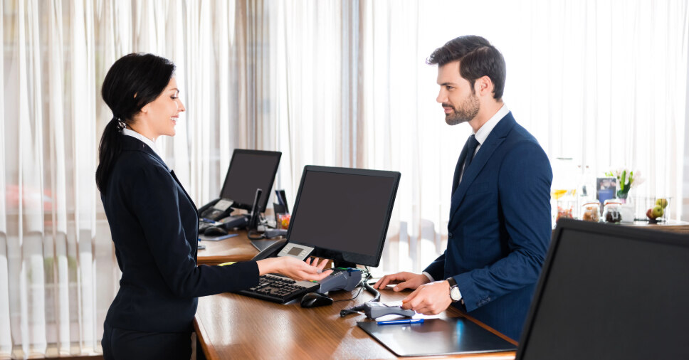 Como a terceirização de recepção melhora a experiência do cliente